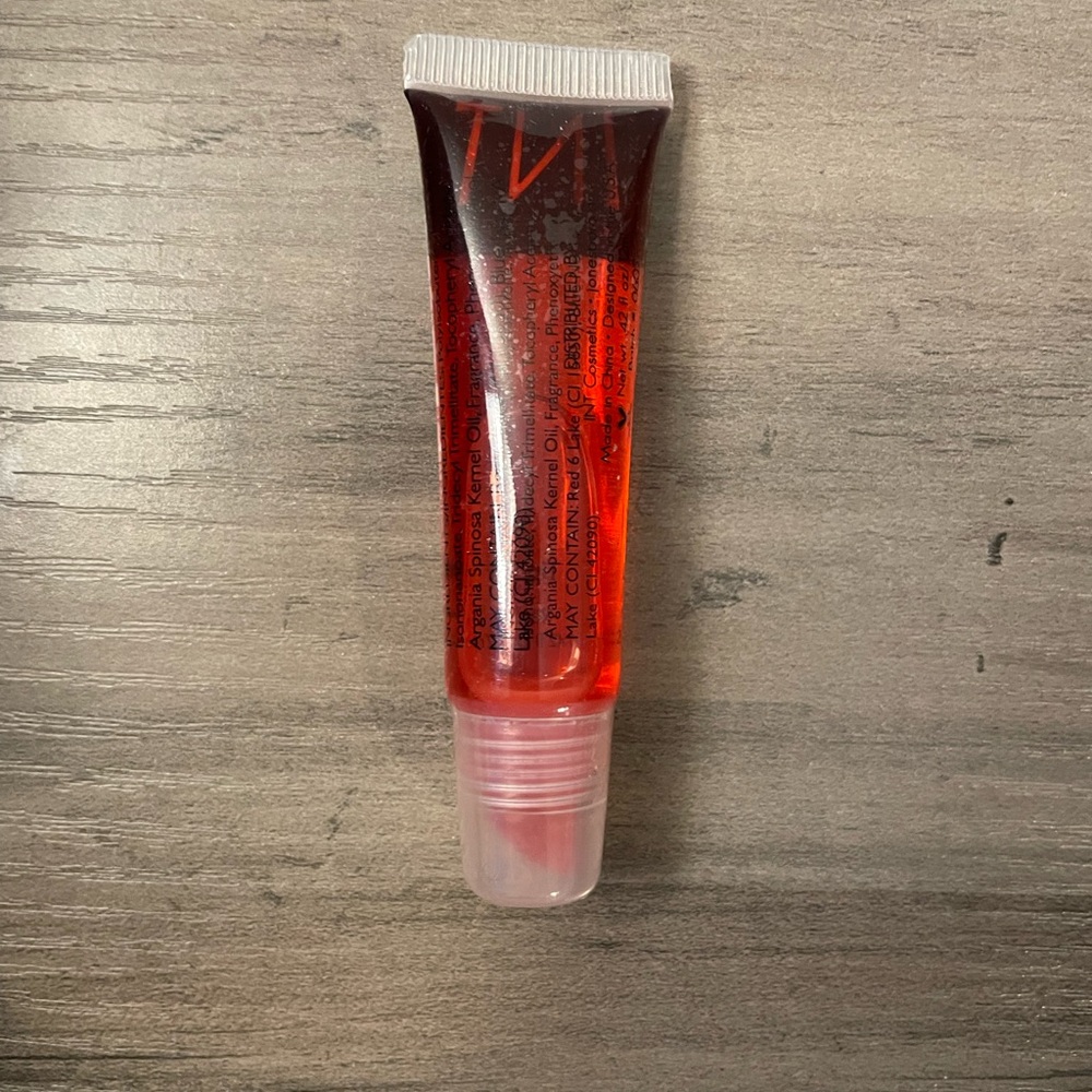 INT Cosmetics Lip Oil - Picture 3 of 3